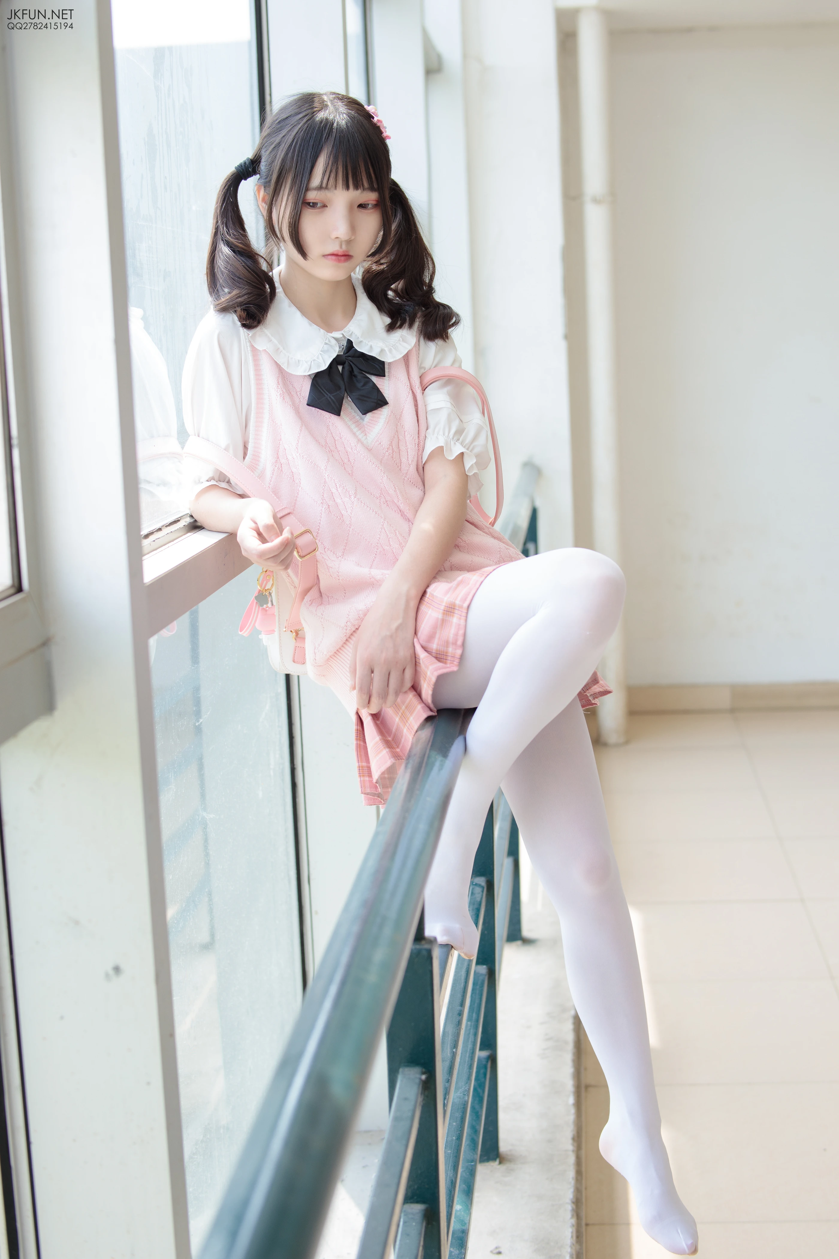 森萝财团 [JKFUN-007] 默陌 80D白丝 [126P 1V]插图2